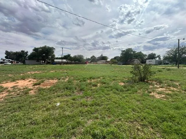 Photo 2 — 202-208 E Stanolind Street, Sundown, TX 79372