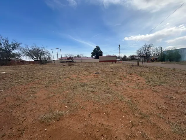 Front exterior — 402 E Stanolind Street, Sundown, TX 79372