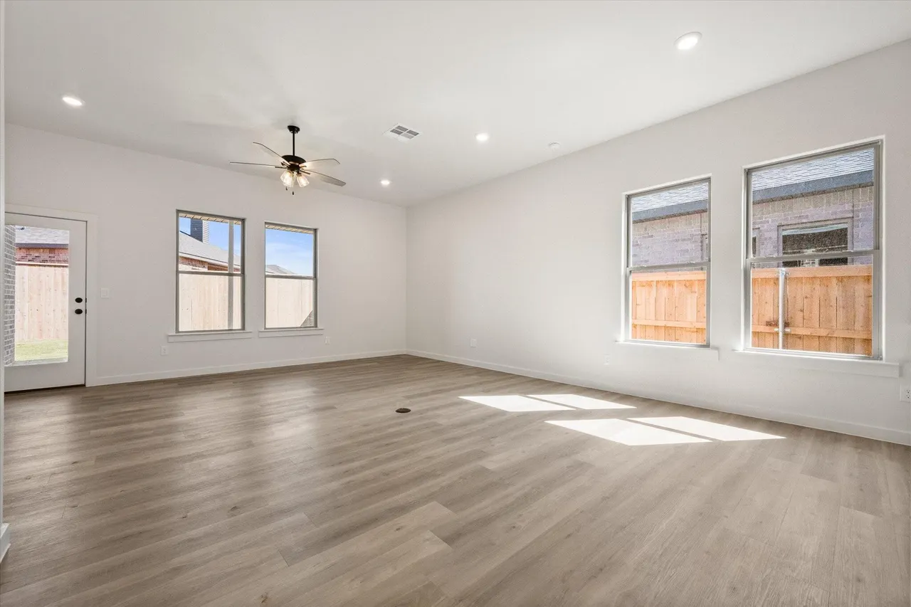 Photo 5 — 7003 53rd Street, Lubbock, TX 79407