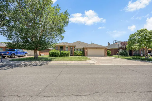Photo 3 — 5811 90th Street, Lubbock, TX 79424