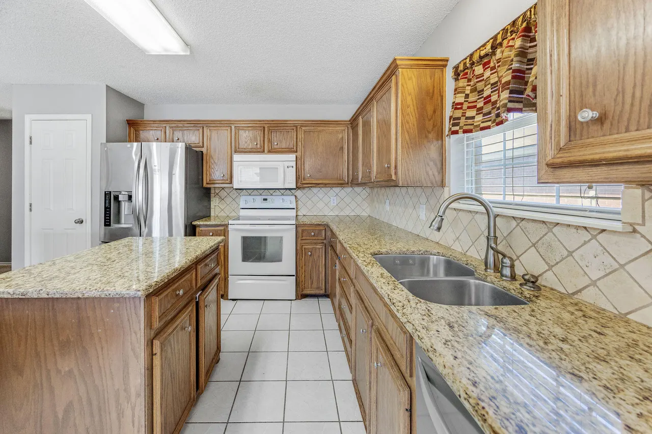 Photo 14 — 5811 90th Street, Lubbock, TX 79424