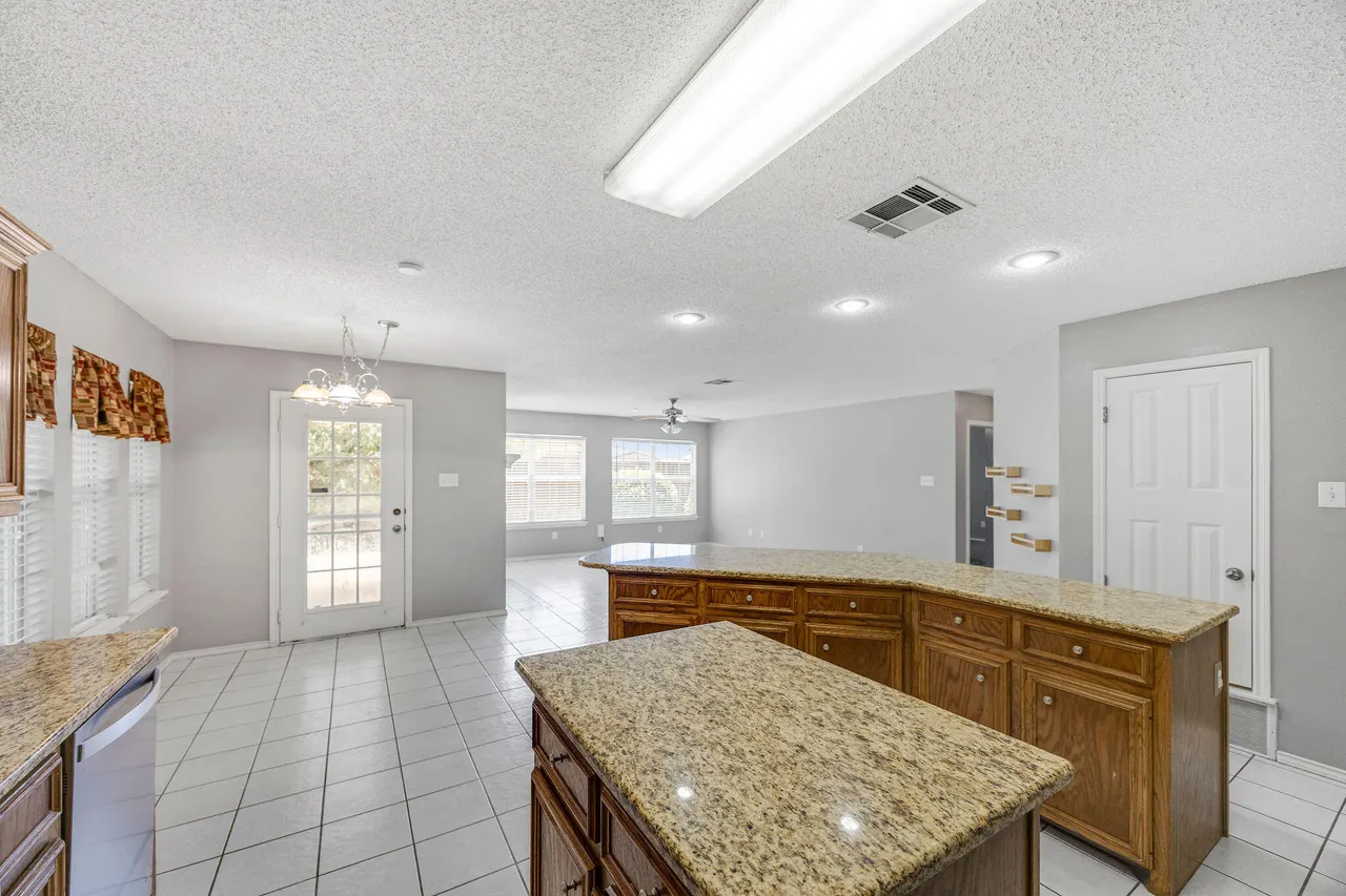 Photo 13 — 5811 90th Street, Lubbock, TX 79424