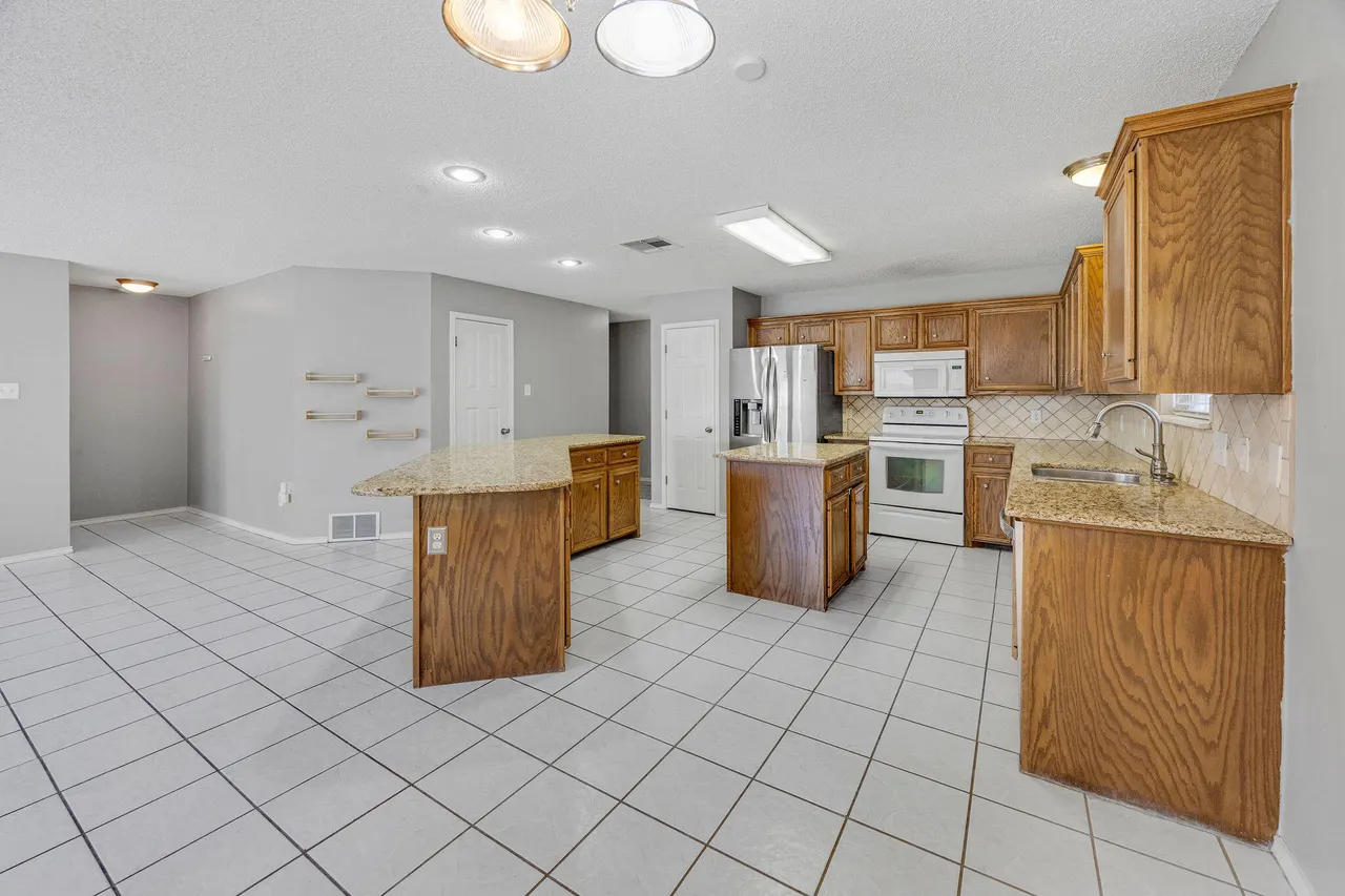 Photo 12 — 5811 90th Street, Lubbock, TX 79424
