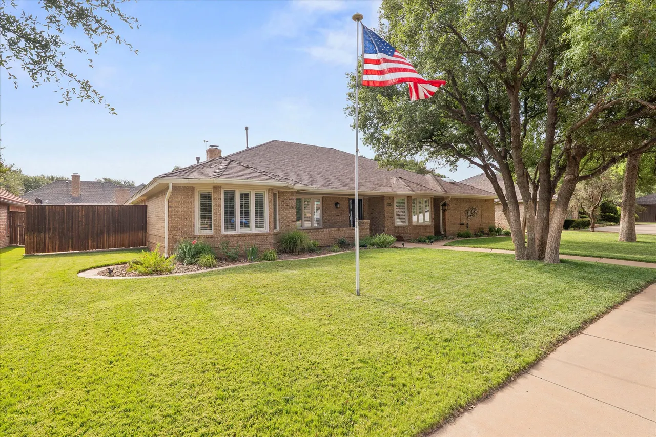 Photo 2 — 8605 Richmond Avenue, Lubbock, TX 79424