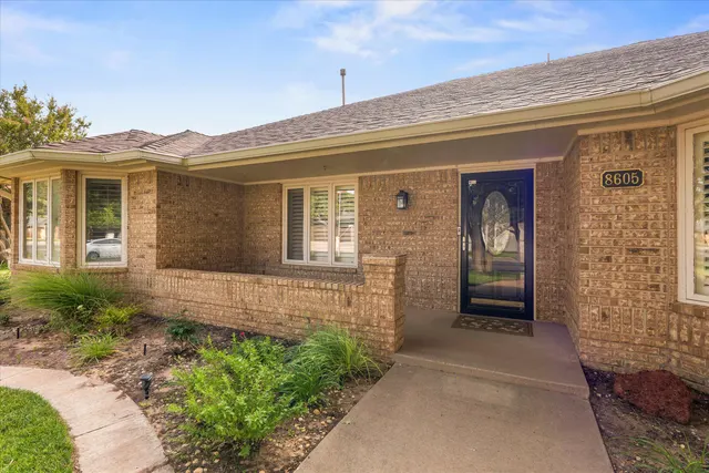Photo 3 — 8605 Richmond Avenue, Lubbock, TX 79424