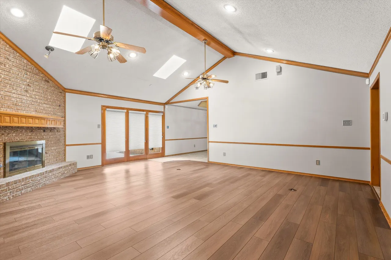 Photo 8 — 8605 Richmond Avenue, Lubbock, TX 79424