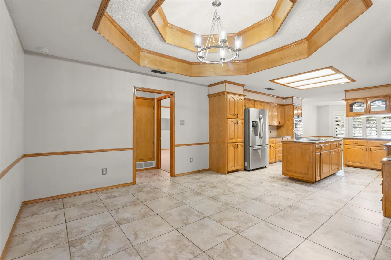 Photo 10 — 8605 Richmond Avenue, Lubbock, TX 79424