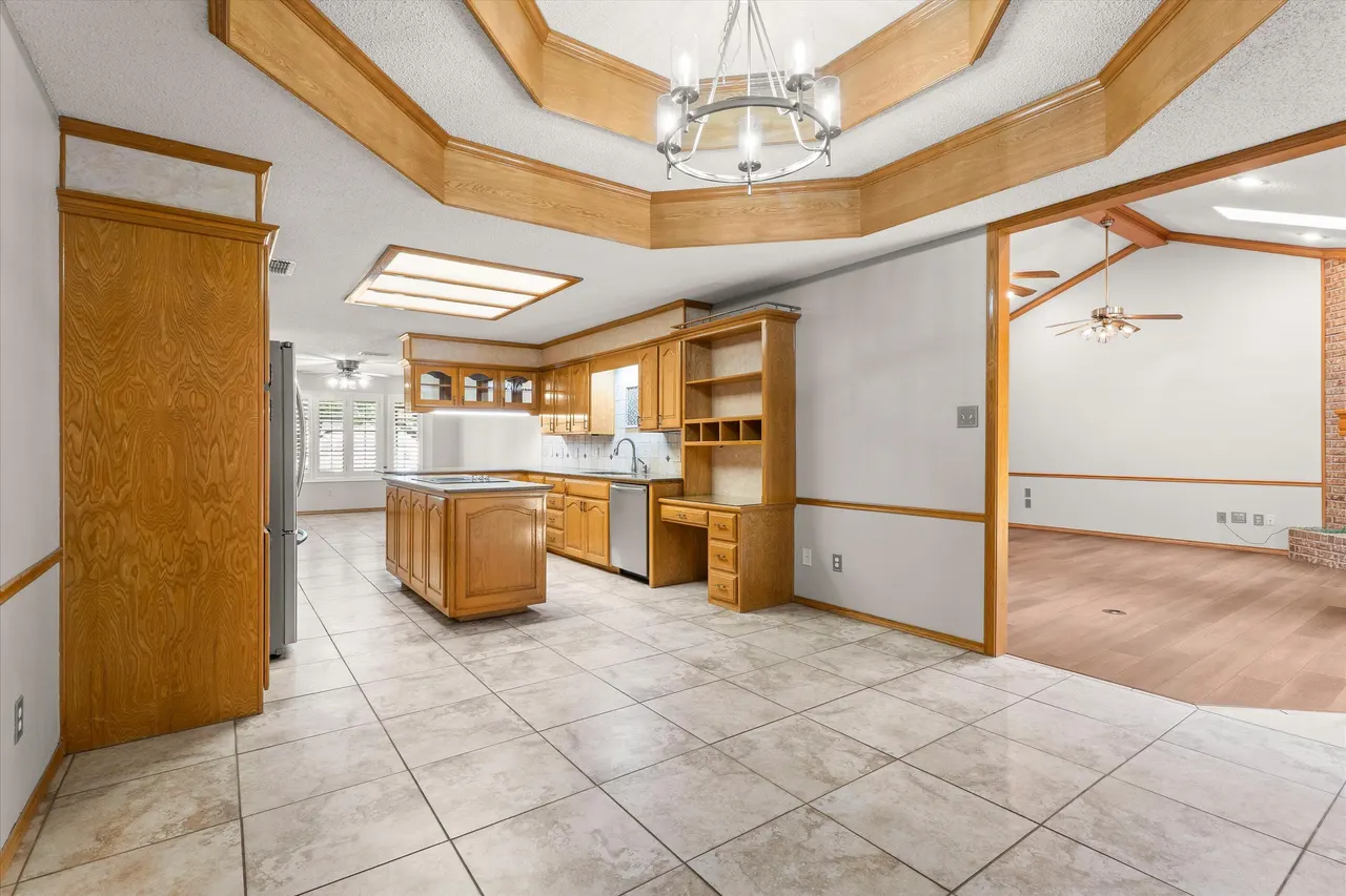 Photo 11 — 8605 Richmond Avenue, Lubbock, TX 79424