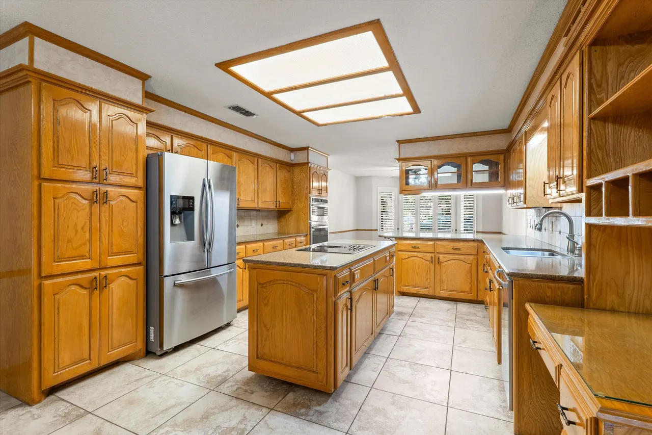 Photo 12 — 8605 Richmond Avenue, Lubbock, TX 79424