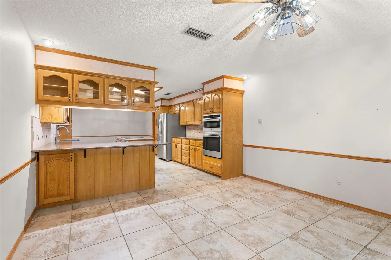 Photo 15 — 8605 Richmond Avenue, Lubbock, TX 79424
