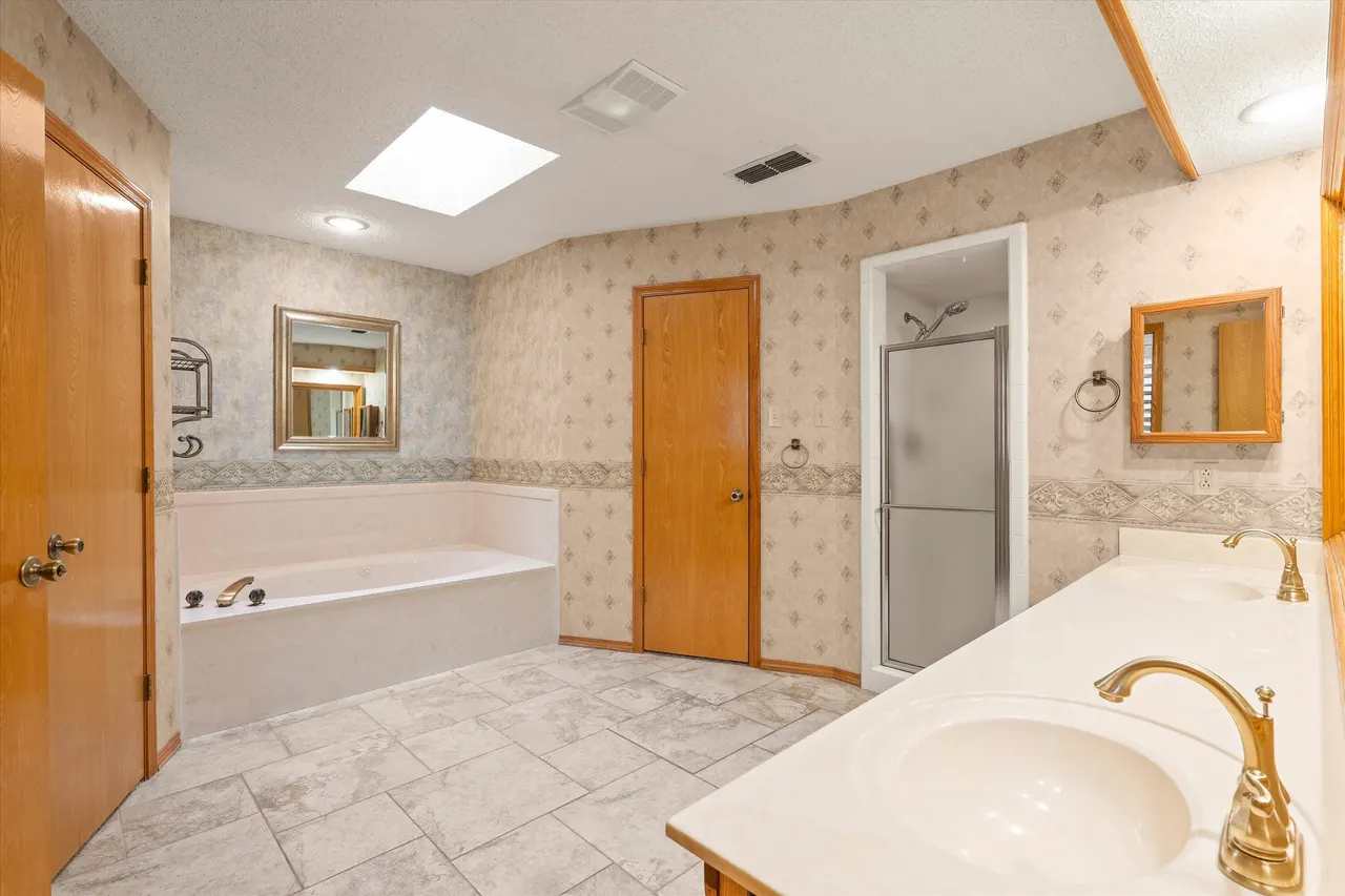 Photo 18 — 8605 Richmond Avenue, Lubbock, TX 79424