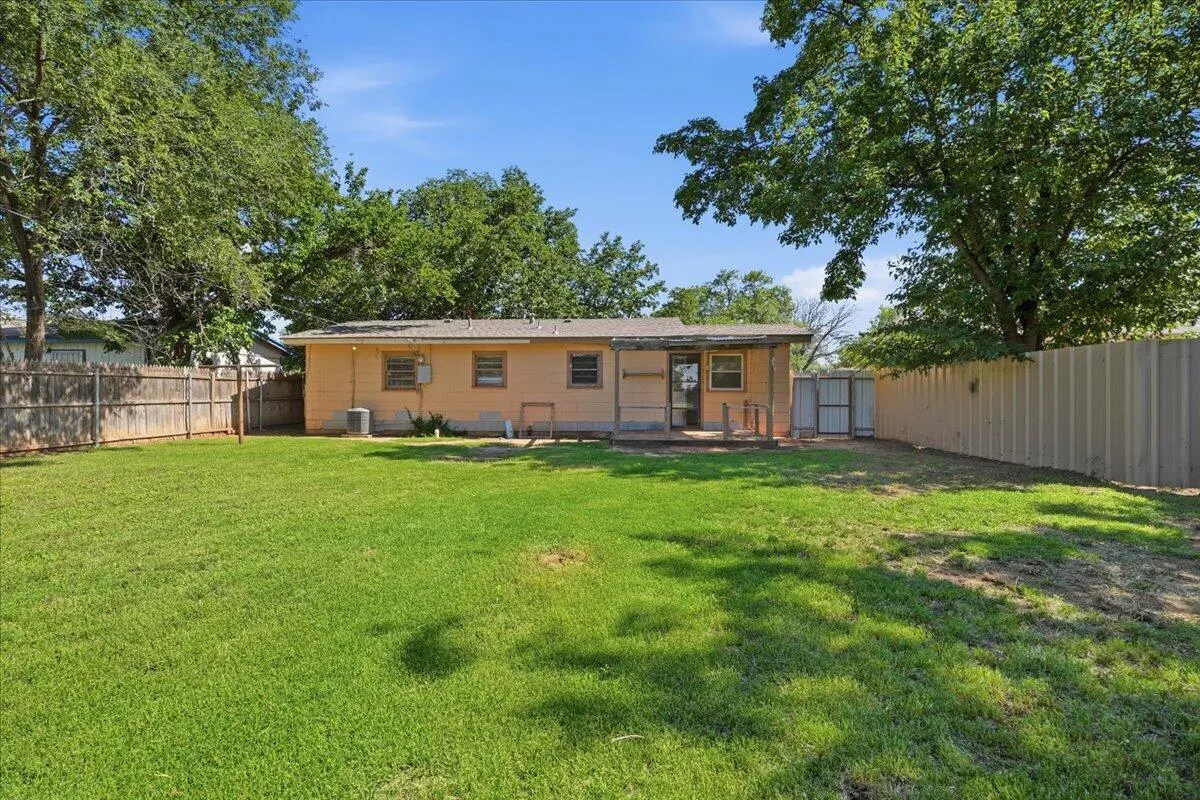 Photo 14 — 2110 47th Street, Lubbock, TX 79412