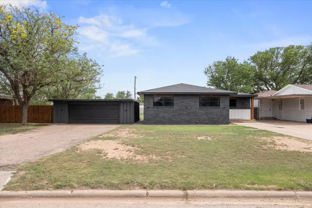 Front exterior — 405 W 5th Street, Hale Center, TX 79041