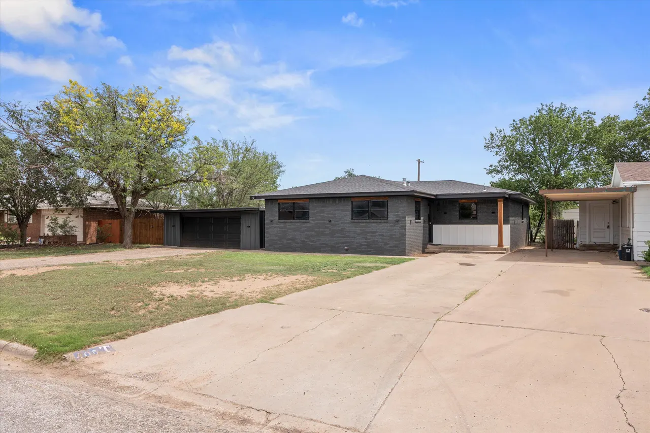 Photo 2 — 405 W 5th Street, Hale Center, TX 79041
