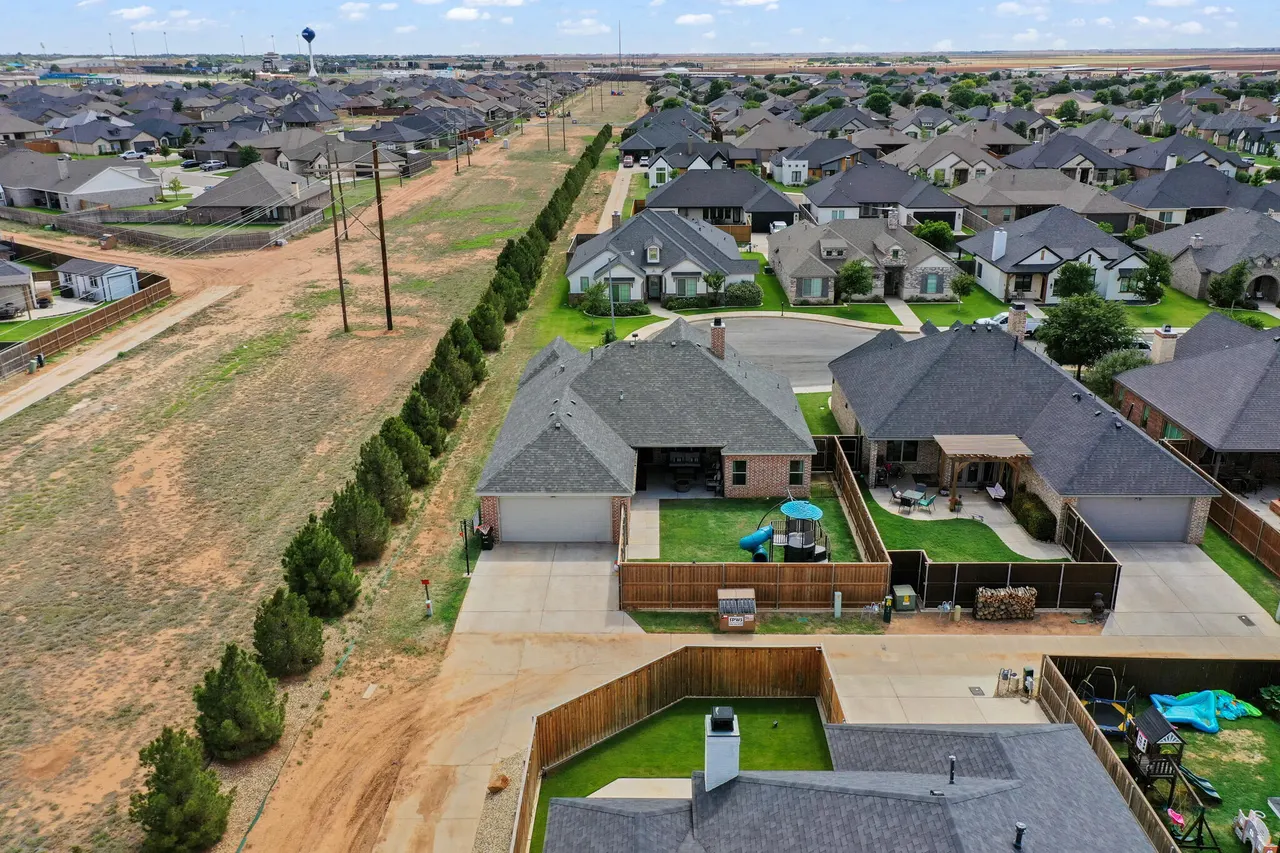 Photo 4 — 501 Buckingham Avenue, Wolfforth, TX 79382