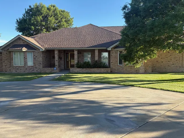 Front exterior — 1419 W Avenue J, Muleshoe, TX 79347