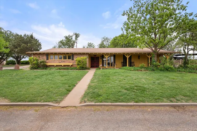 Photo 2 — 7006 W 13th Street, Plainview, TX 79072
