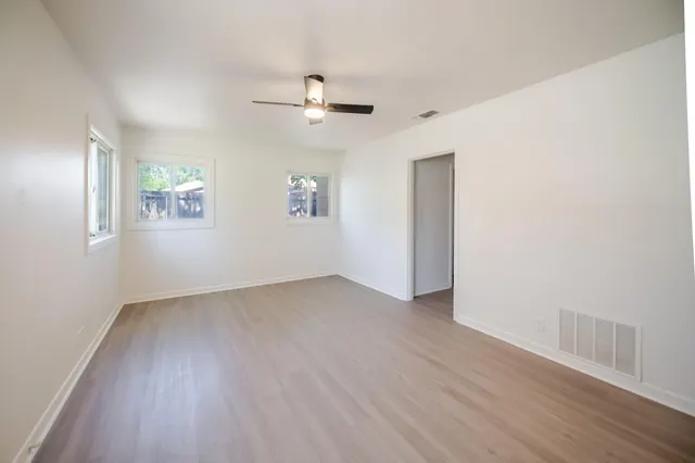 Photo 4 — 2421 32nd Street, Lubbock, TX 79411