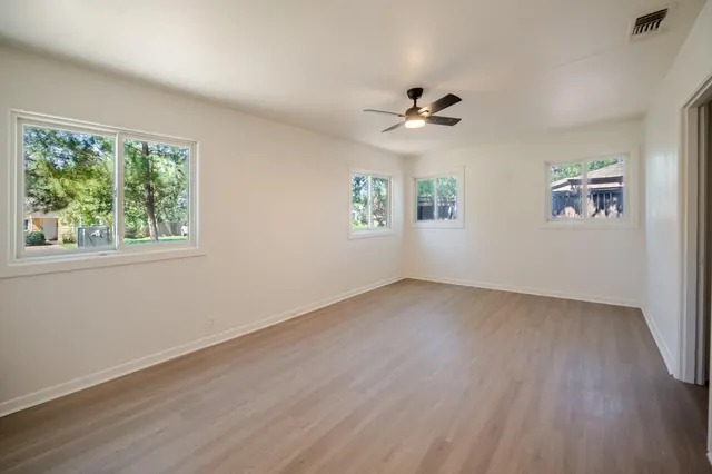 Photo 5 — 2421 32nd Street, Lubbock, TX 79411