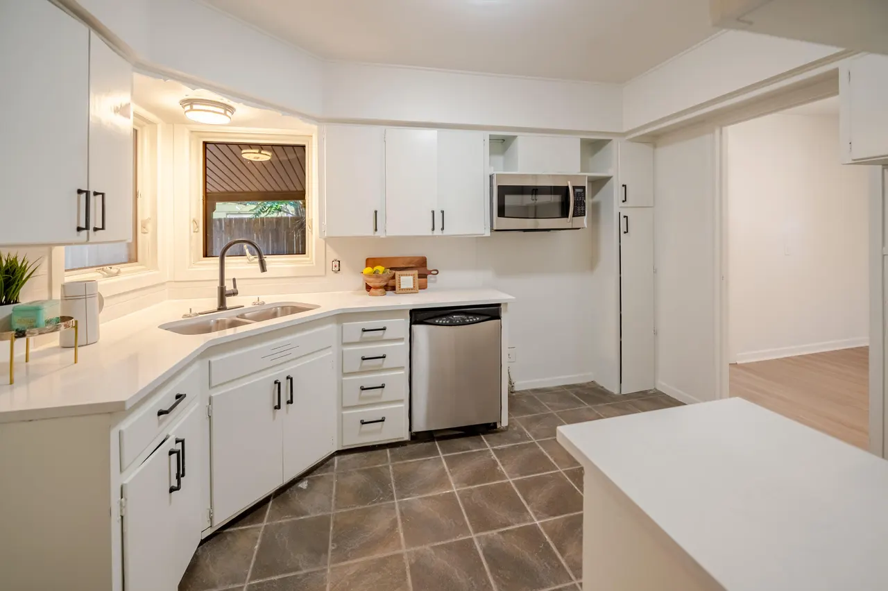 Photo 13 — 2421 32nd Street, Lubbock, TX 79411
