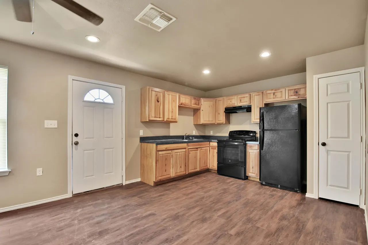 Photo 3 — 209 36th Street, Lubbock, TX 79404