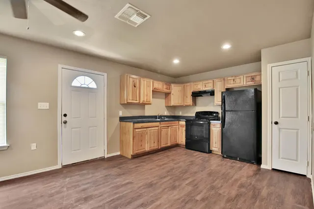 Photo 3 — 209 36th Street, Lubbock, TX 79404