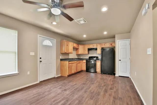 Photo 4 — 209 36th Street, Lubbock, TX 79404