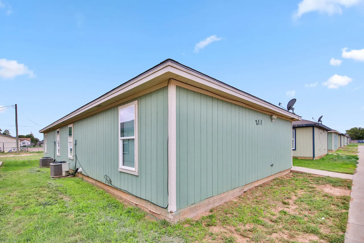 Photo 3 — 211 36th Street, Lubbock, TX 79404