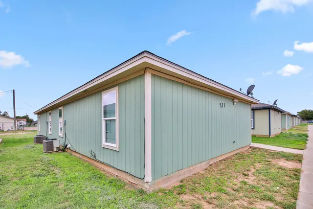 Photo 3 — 211 36th Street, Lubbock, TX 79404