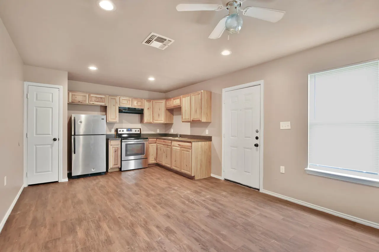 Photo 5 — 211 36th Street, Lubbock, TX 79404
