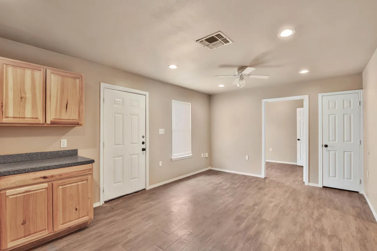 Photo 7 — 211 36th Street, Lubbock, TX 79404