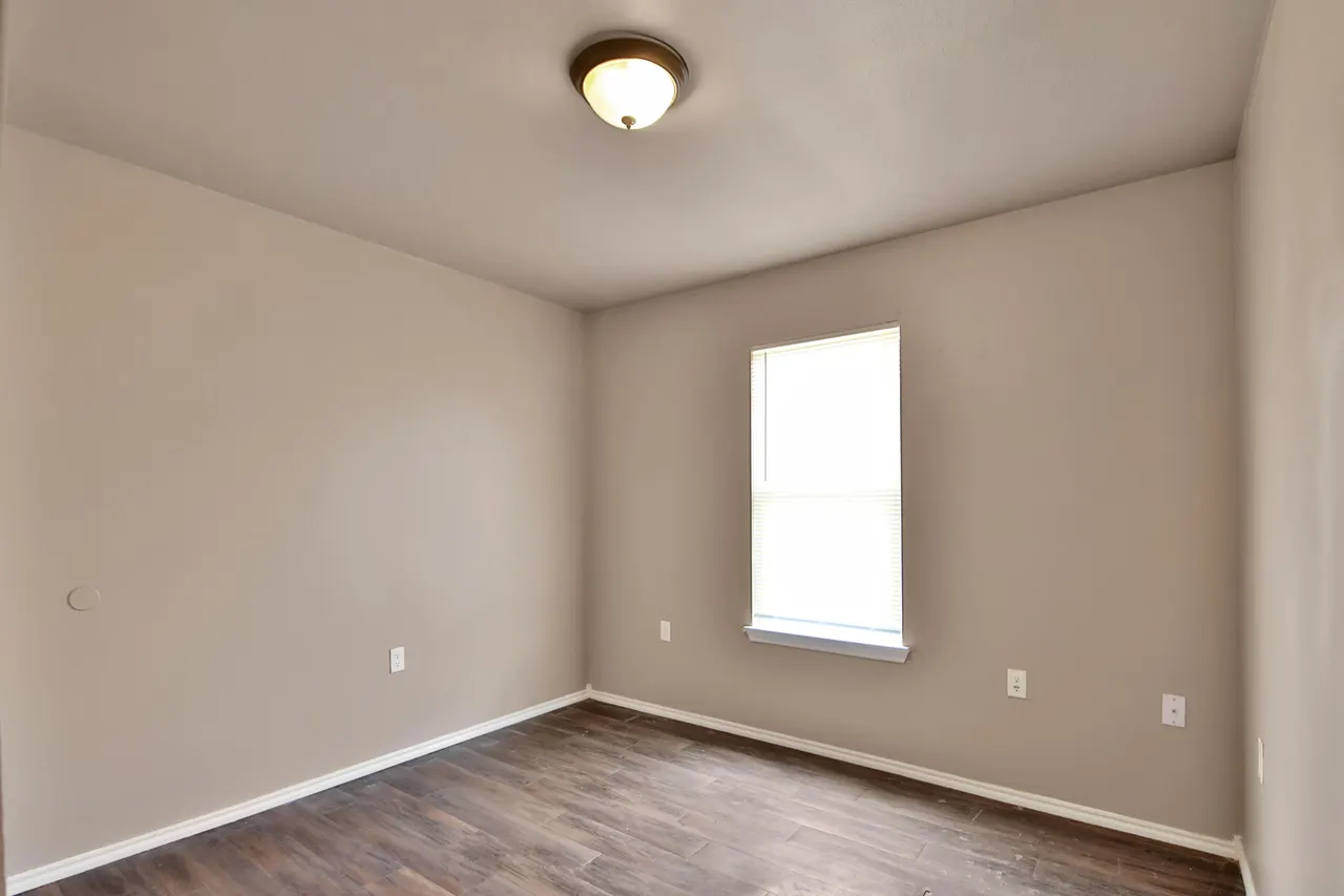 Photo 8 — 211 36th Street, Lubbock, TX 79404