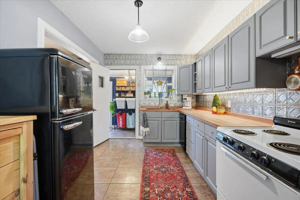 Photo 12 — 2423 28th Street, Lubbock, TX 79411