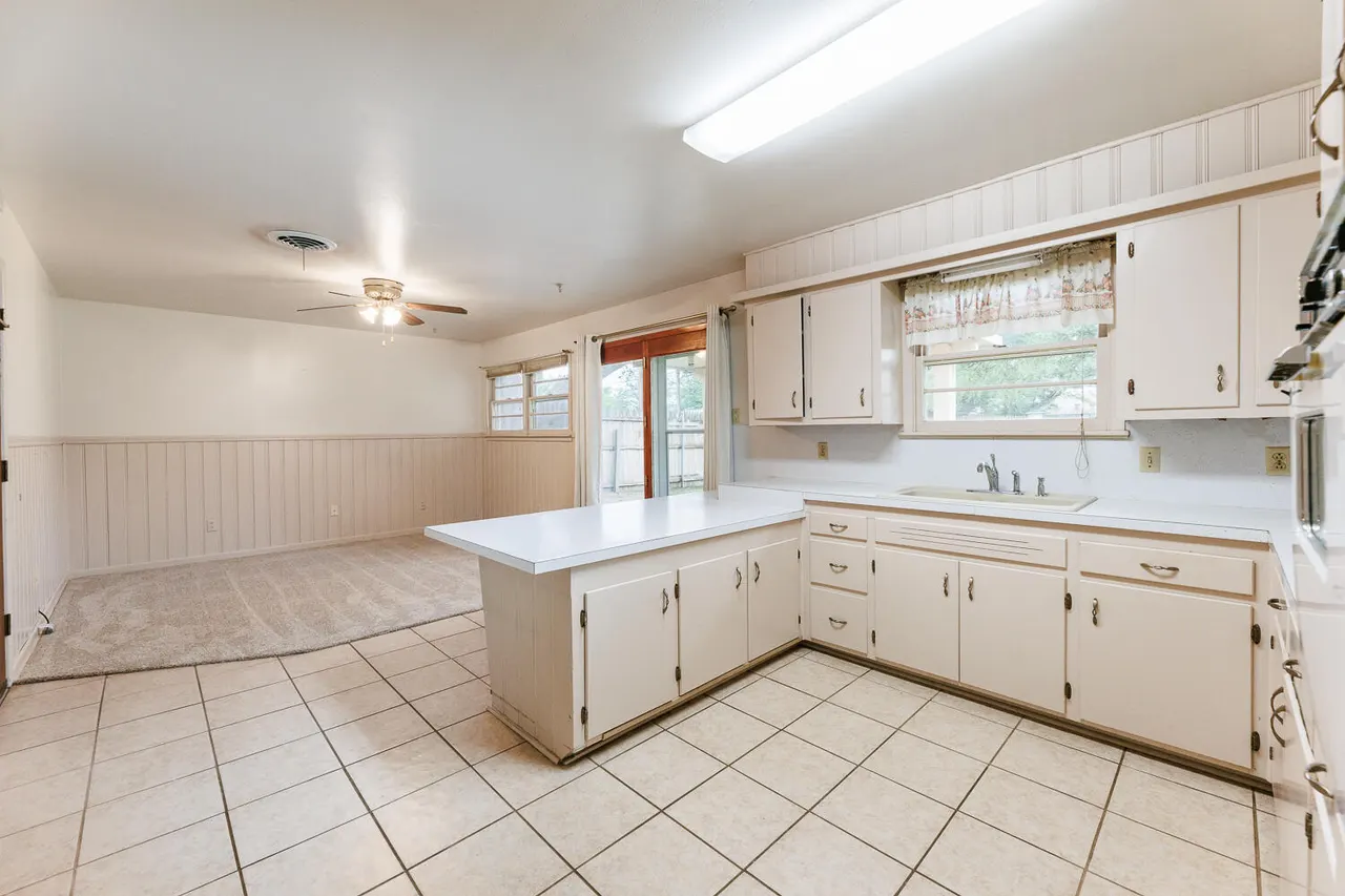 Photo 9 — 5220 7th Street, Lubbock, TX 79416