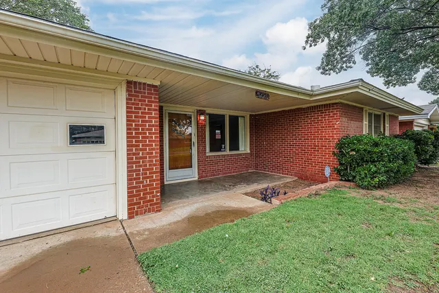Photo 3 — 5220 7th Street, Lubbock, TX 79416