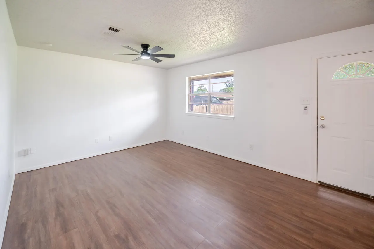 Photo 4 — 6408 24th Street, Lubbock, TX 79407