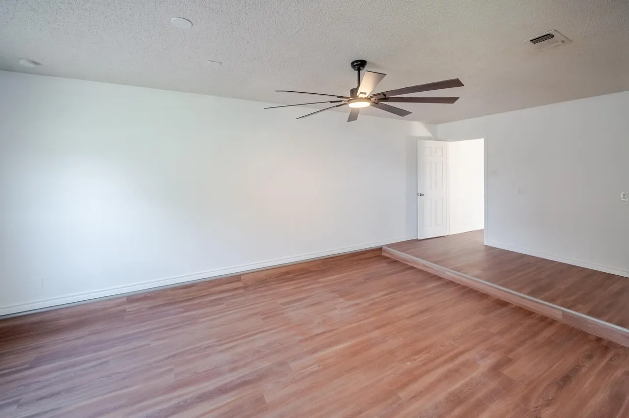 Photo 13 — 6408 24th Street, Lubbock, TX 79407