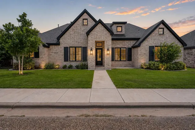Photo 2 — 309 N 9th Street, Wolfforth, TX 79382