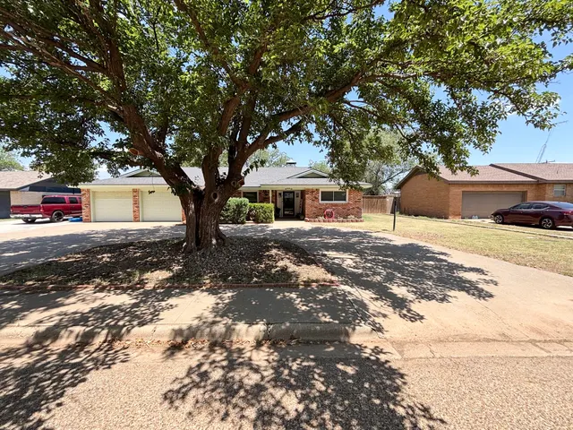Photo 4 — 310 W 9th Street, Hale Center, TX 79041