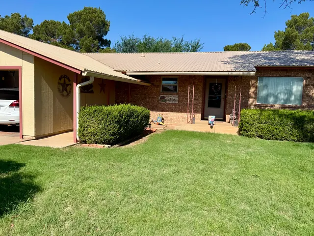 Front exterior — 304 S Ivy Avenue, Crosbyton, TX 79322