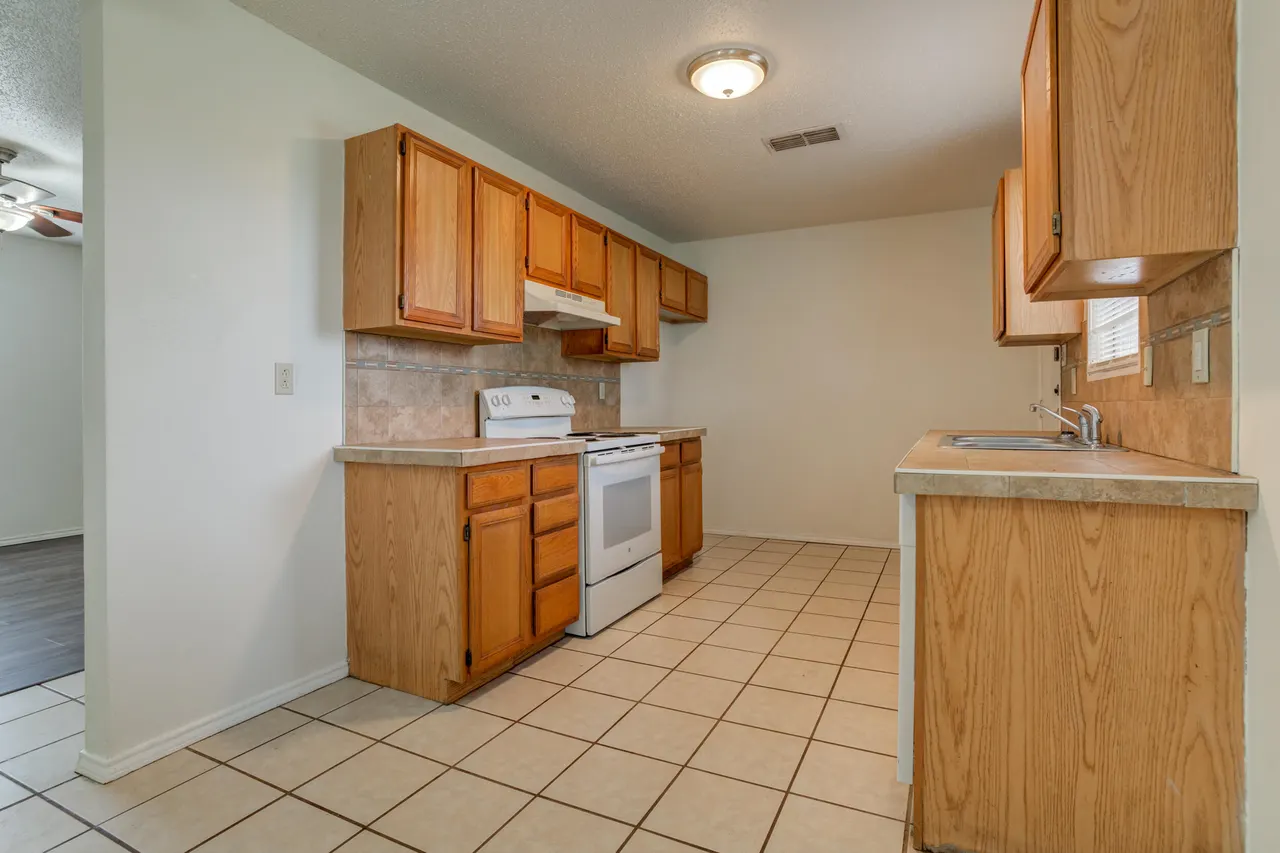 Photo 10 — 6210 22nd Street, Lubbock, TX 79407