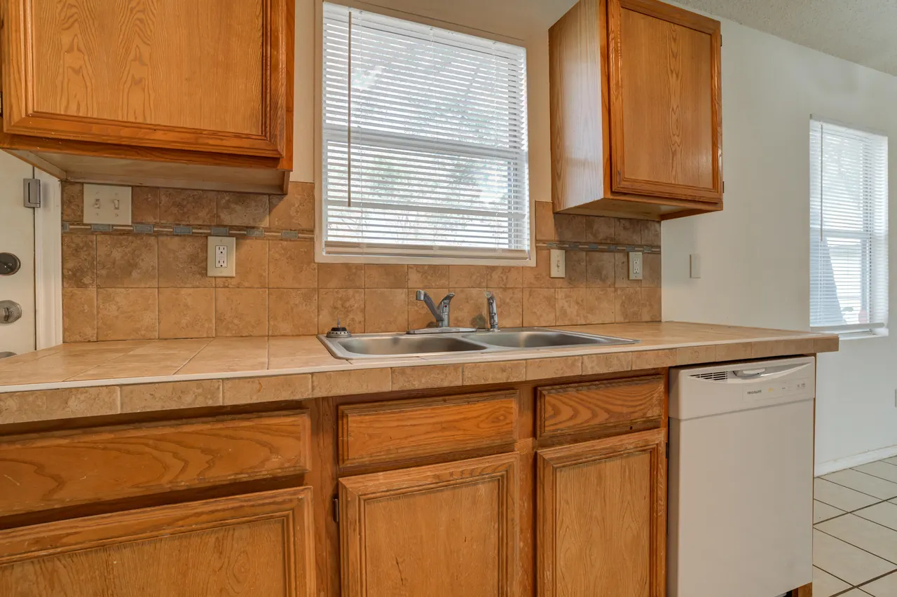 Photo 13 — 6210 22nd Street, Lubbock, TX 79407