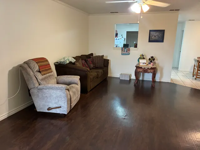 Photo 5 — 801 N Bangor Avenue, Lubbock, TX 79416