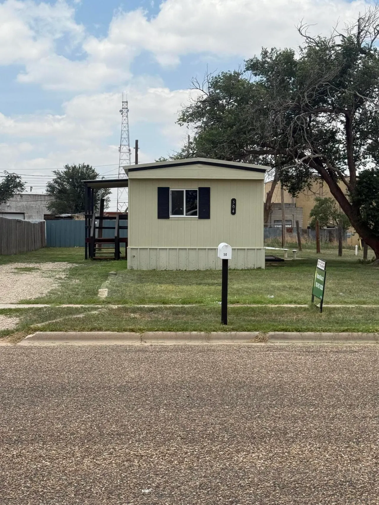 Front exterior — 504 Avenue E, Levelland, TX 79336