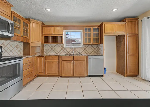 Photo 5 — 405 N Evanston Avenue, Lubbock, TX 79416