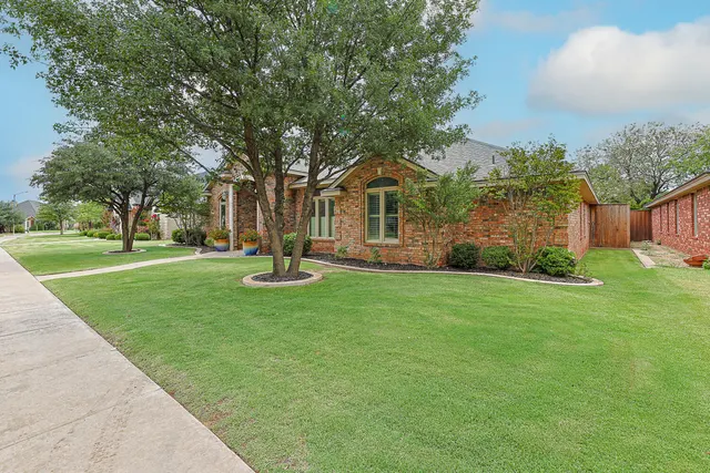 Photo 4 — 3911 100th Street, Lubbock, TX 79423