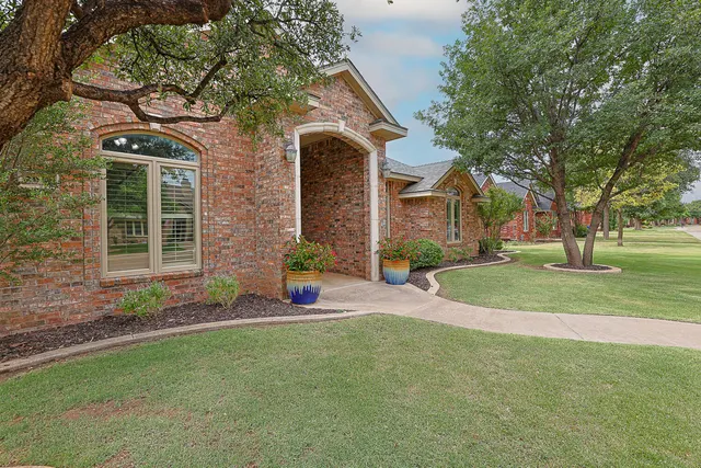 Photo 6 — 3911 100th Street, Lubbock, TX 79423