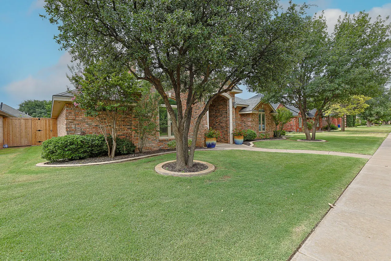 Photo 7 — 3911 100th Street, Lubbock, TX 79423