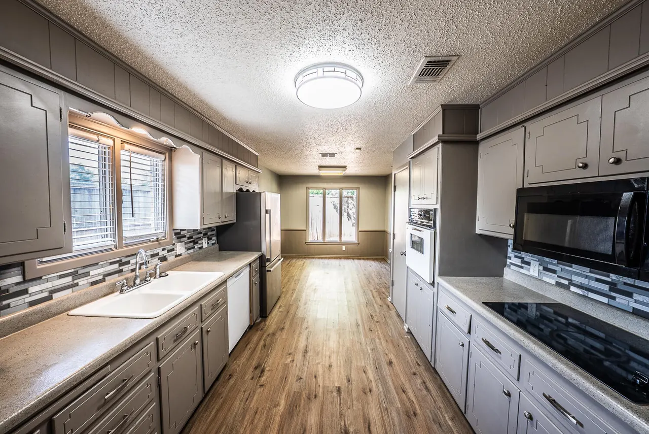 Photo 10 — 8014 Bangor Avenue, Lubbock, TX 79424