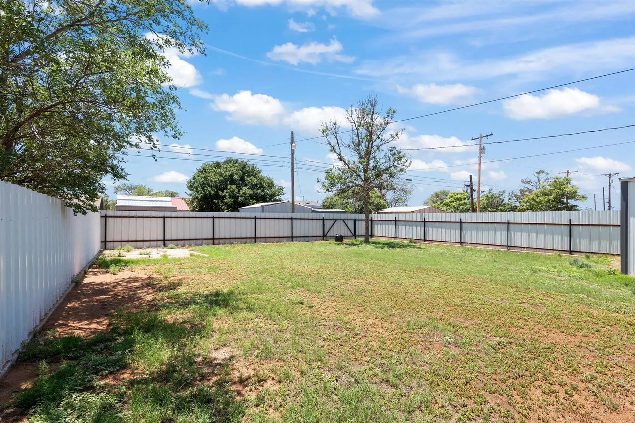 Photo 18 — 1838 8th Street, Levelland, TX 79336